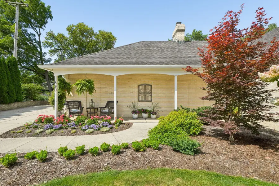 890 Lookout Point Drive, Columbus, OH 43235 - #3