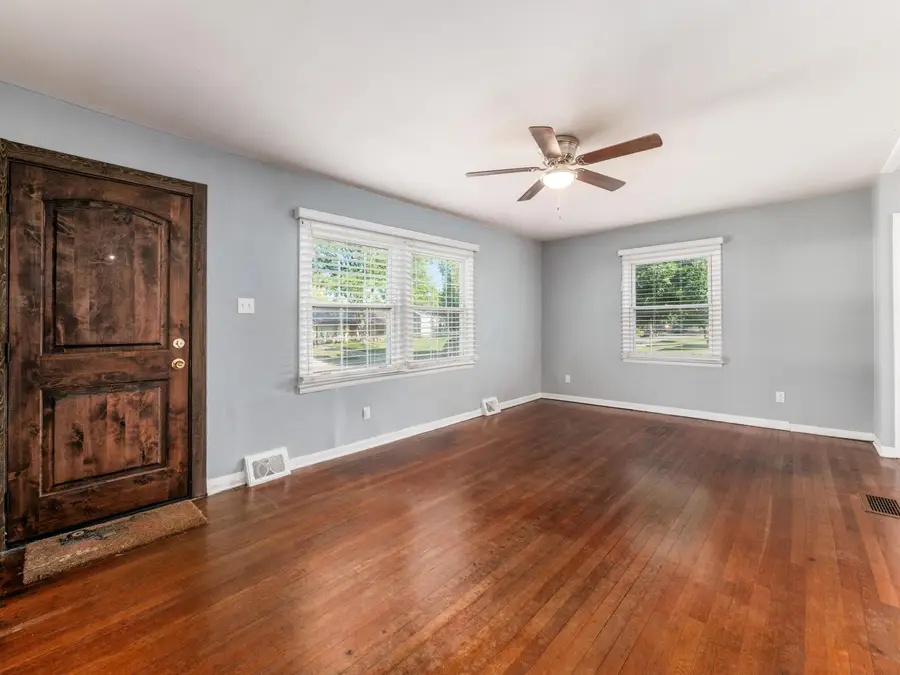 386 Old Village Road, Columbus, OH 43228 - #3