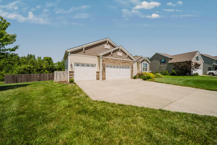 424 Rolling Acre Drive, Lithopolis, OH 43136 - #2