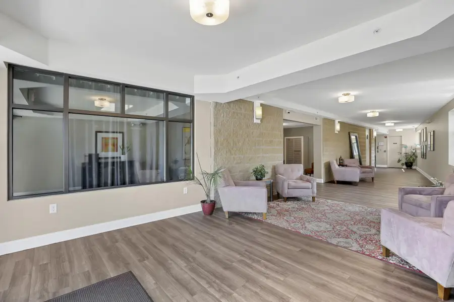 10 E Weber Road, Columbus, OH 43202 - #2