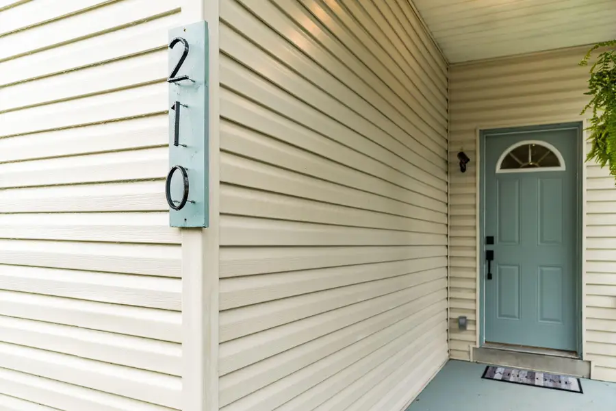 210 W Shields Street, Newark, OH 43055 - #3