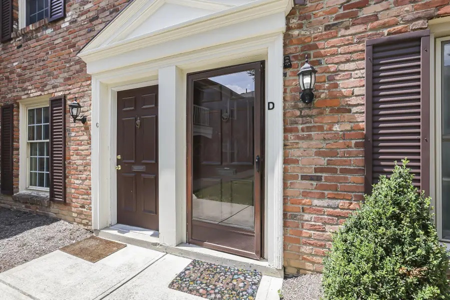 952 Chatham Lane, Columbus, OH 43221 - #2