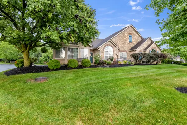 109 Stonegate Drive, Pataskala, OH 43062
