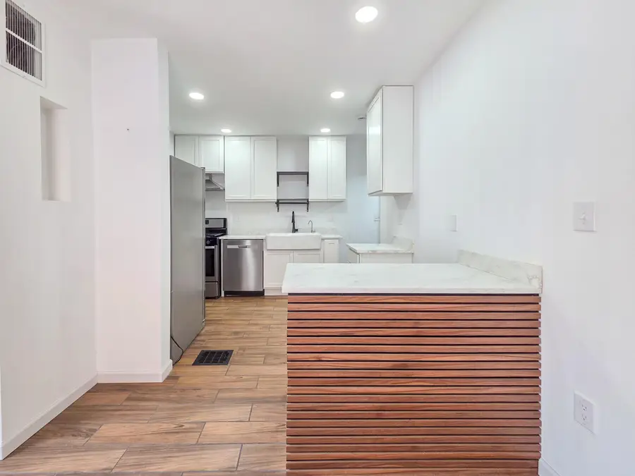 964 Lawrence Drive, Columbus, OH 43207 - #3