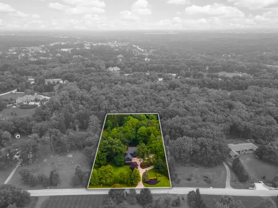 1560 Carriage Road, Powell, OH 43065 - #2