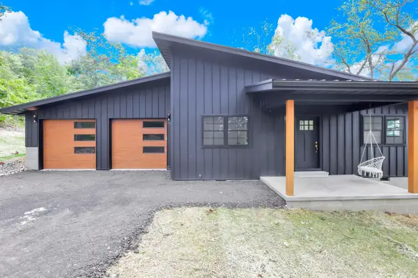 1438 Ragged Ridge Road, Frankfort, OH 45628