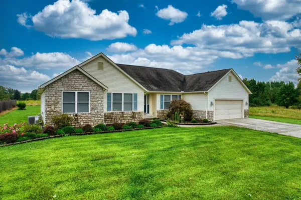 71 Bluegrass Drive, Pataskala, OH 43062