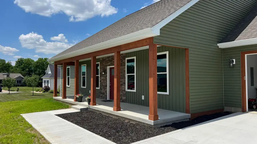 1564 Brooke Park Drive, Circleville, OH 43113 - #2