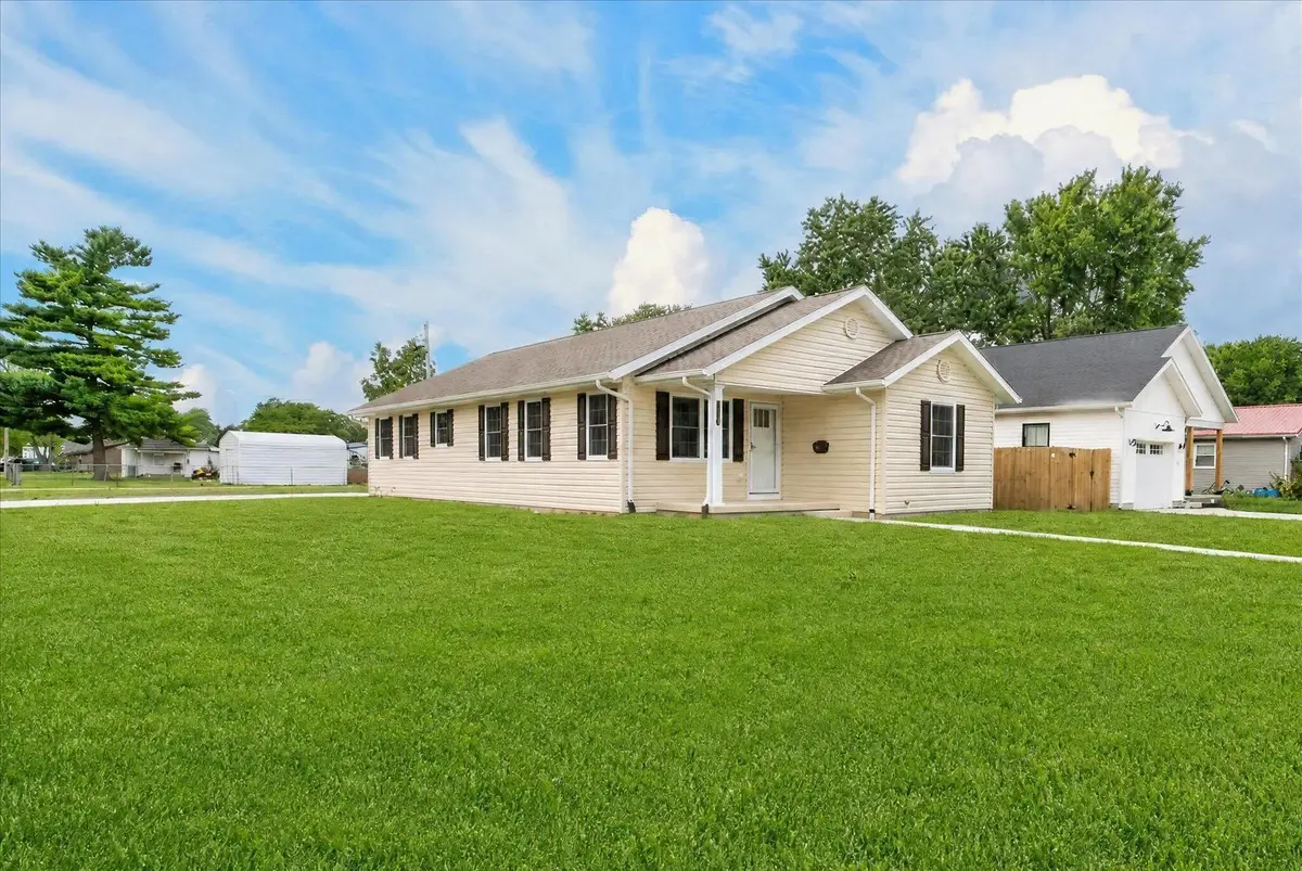 1104 E Paint Street, Washington Court House, OH 43160 - #1