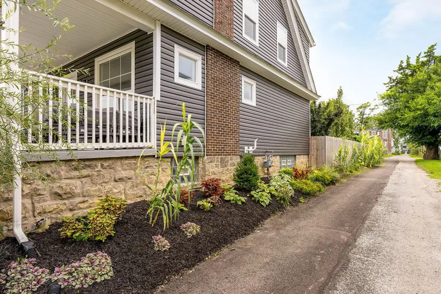 1035 S Champion Avenue, Columbus, OH 43206 - #3