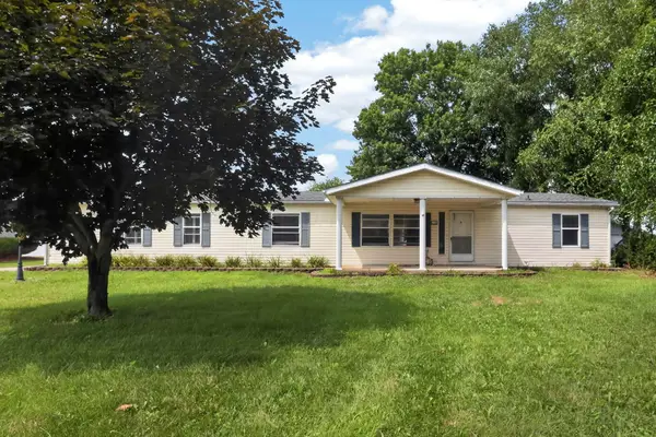 12 Stevy Lane, Frazeysburg, OH 43822
