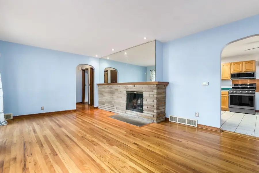 1175 E Cooke Road, Columbus, OH 43224 - #3