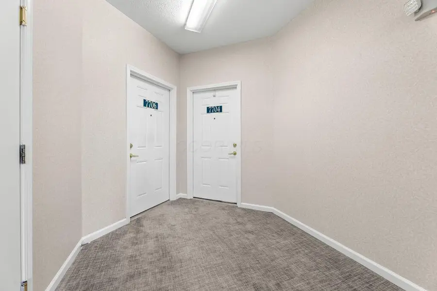 7704 S Essex Gate Drive S, Dublin, OH 43016 - #3