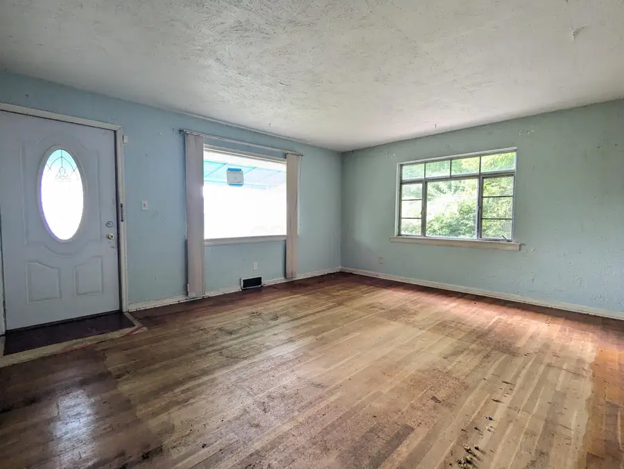 326 W Singer Street, Springfield, OH 45506 - #2