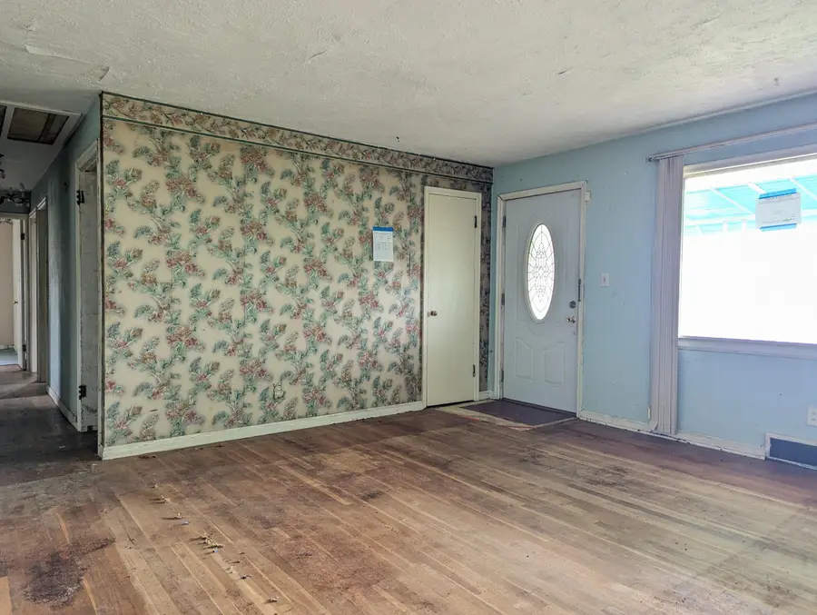 326 W Singer Street, Springfield, OH 45506 - #3