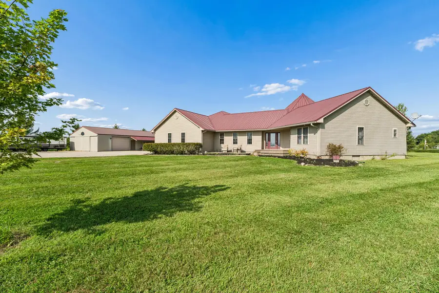 18964 London Road, Circleville, OH 43113 - #3