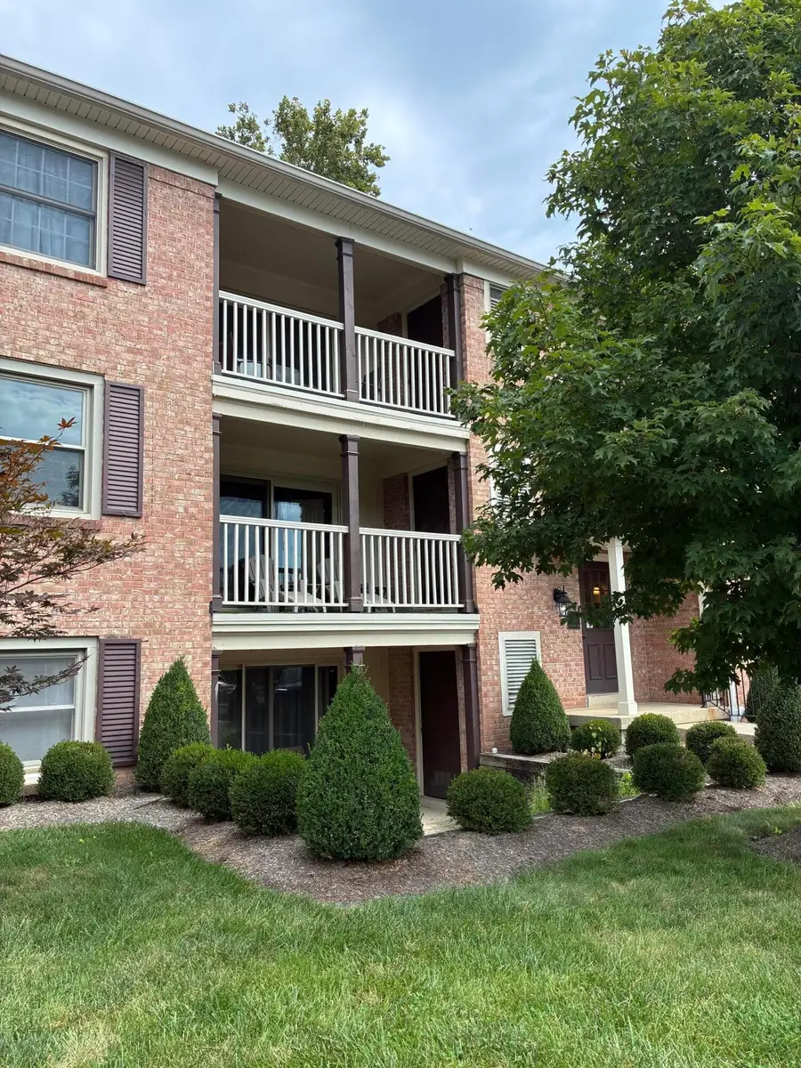 892 Chatham Lane, Columbus, OH 43221 - #3