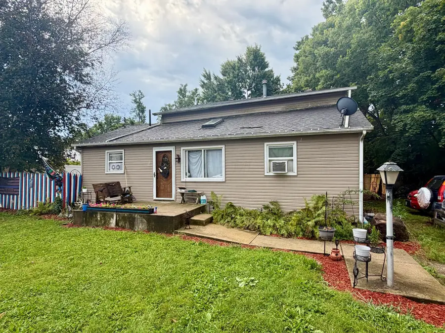 102 Vine Street E, Edison, OH 43320 - #3