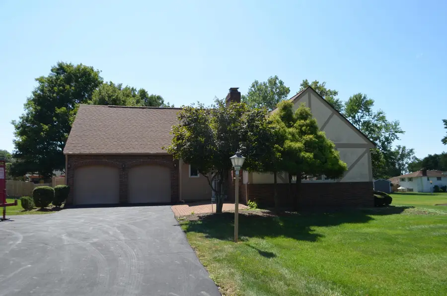 898 Plum Ridge, Columbus, OH 43213 - #2