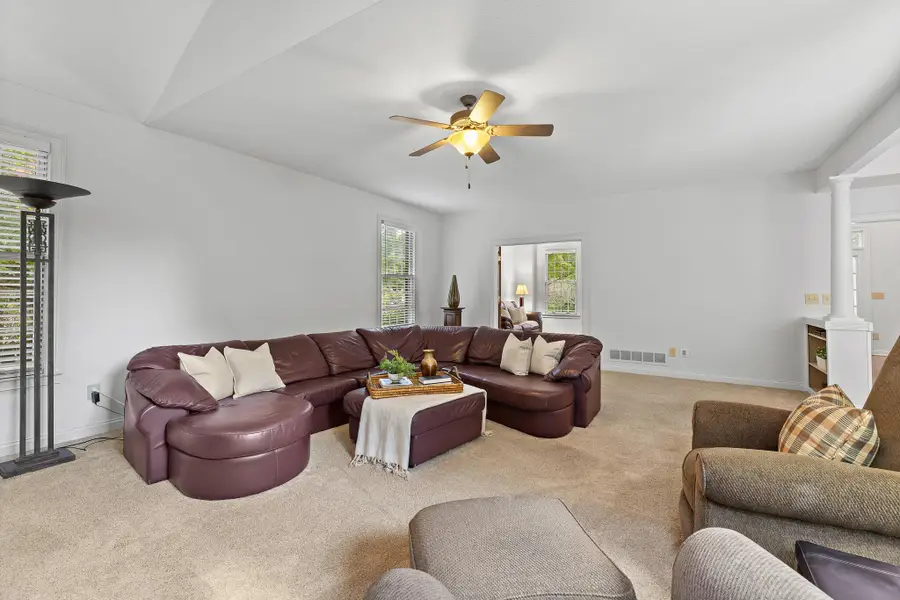 7381 Hampsted Square S, New Albany, OH 43054 - #3
