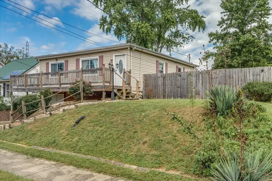 136 Hayward Avenue, Circleville, OH 43113 - #3