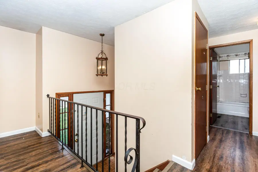 1687 Brookfield Square S, Columbus, OH 43229 - #3