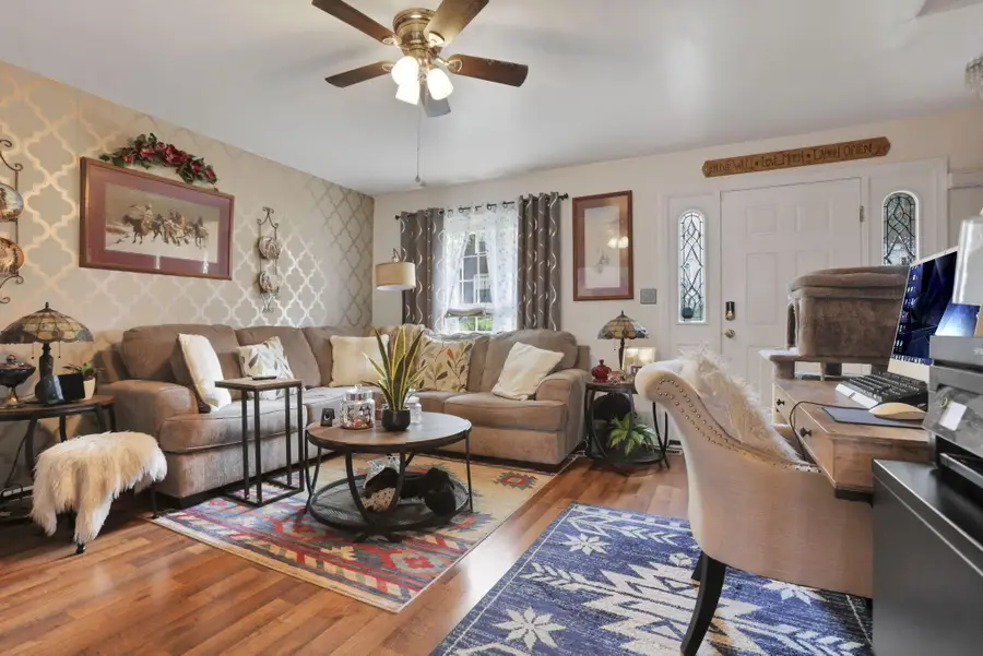 583 Simbury Street, Columbus, OH 43228 - #3