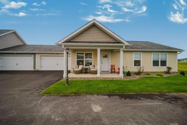 212 Cumberland Meadows Circle, Hebron, OH 43025