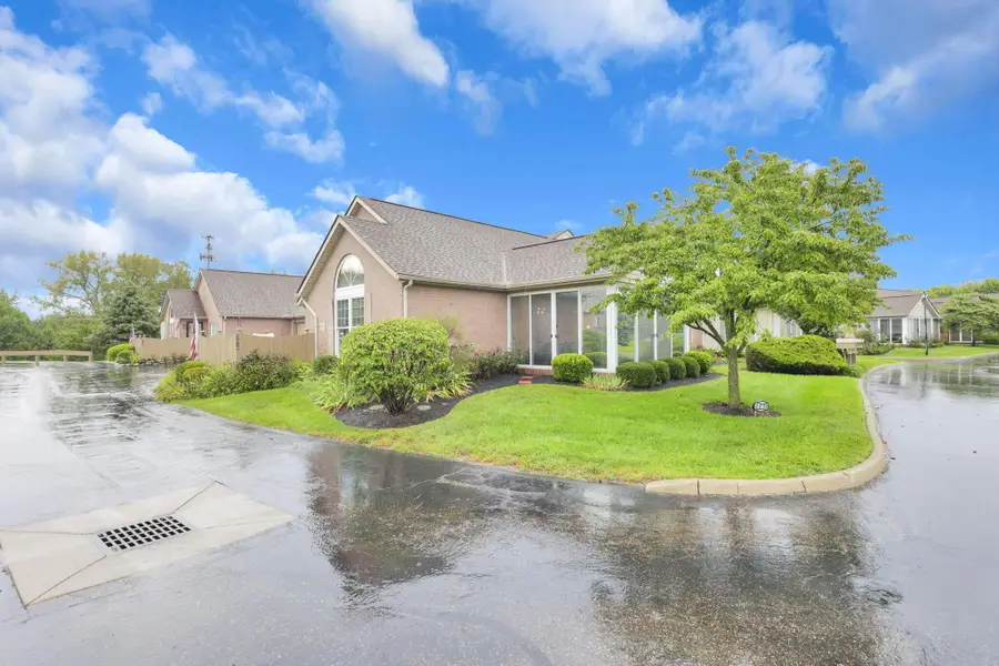 2018 Farmbrook Circle N, Grove City, OH 43123 - #2