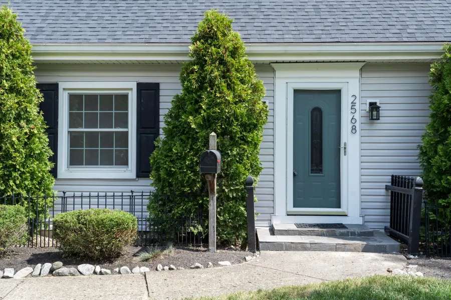2568 Westmont Boulevard, Upper Arlington, OH 43221 - #3