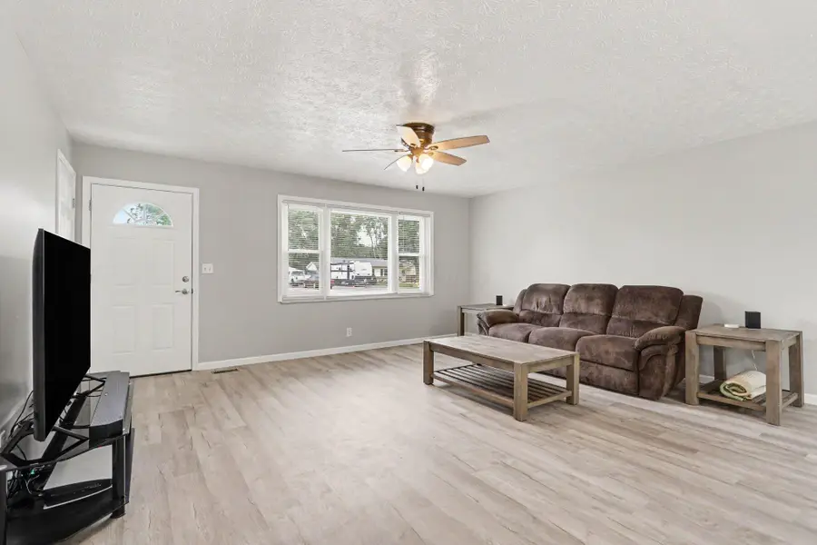 197 Helen Road Sw, Pataskala, OH 43062 - #2