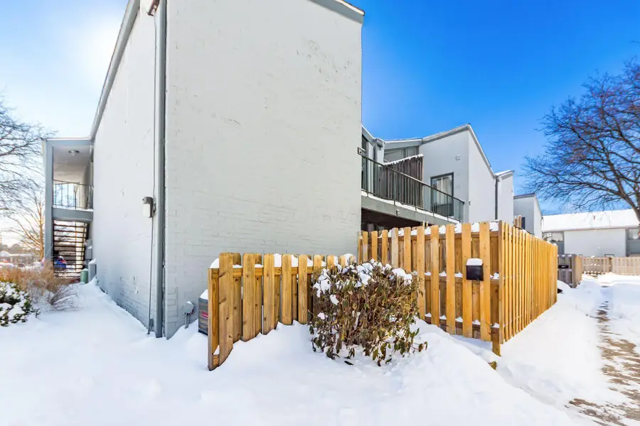 1126 Merrimar Circle N, Columbus, OH 43220 - #3