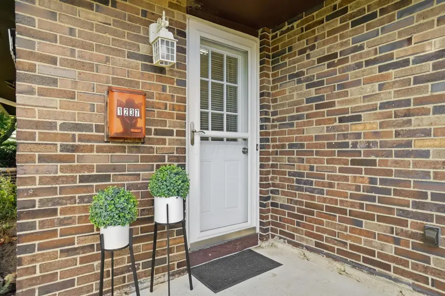 1237 Woodbrook Lane, Columbus, OH 43223 - #3