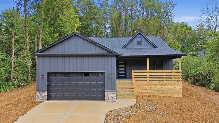 445 Greenlawn Drive, Howard, OH 43028 - #2