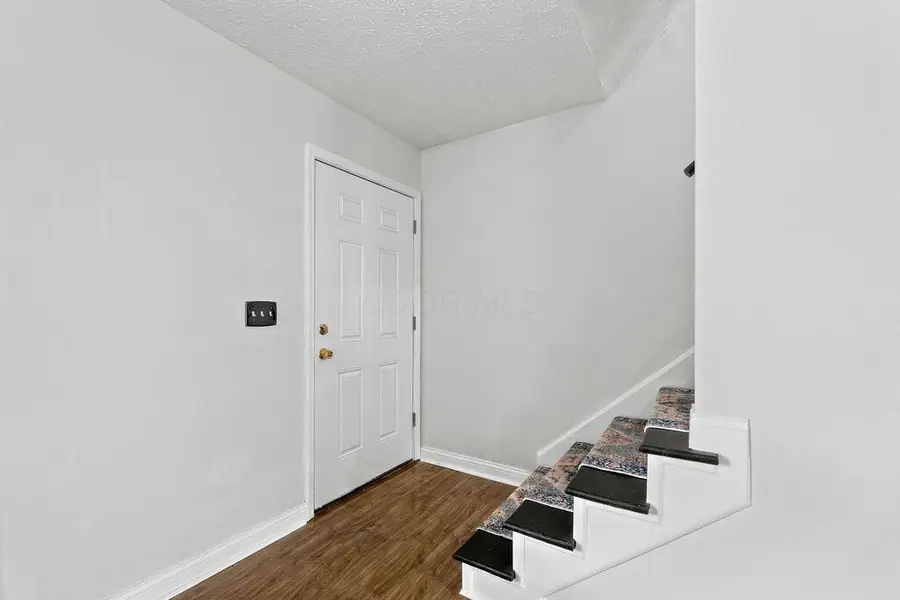 3827 Queen Anne Place, Grove City, OH 43123 - #2