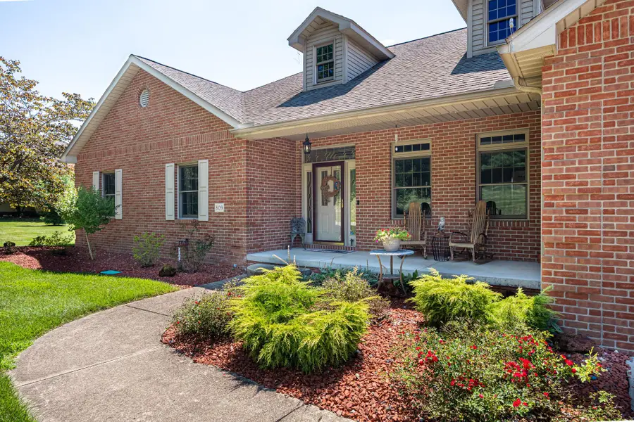 809 Sara Drive, Coshocton, OH 43812 - #2