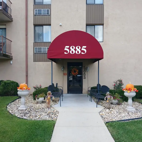 5885 Beechcroft Road, Columbus, OH 43229