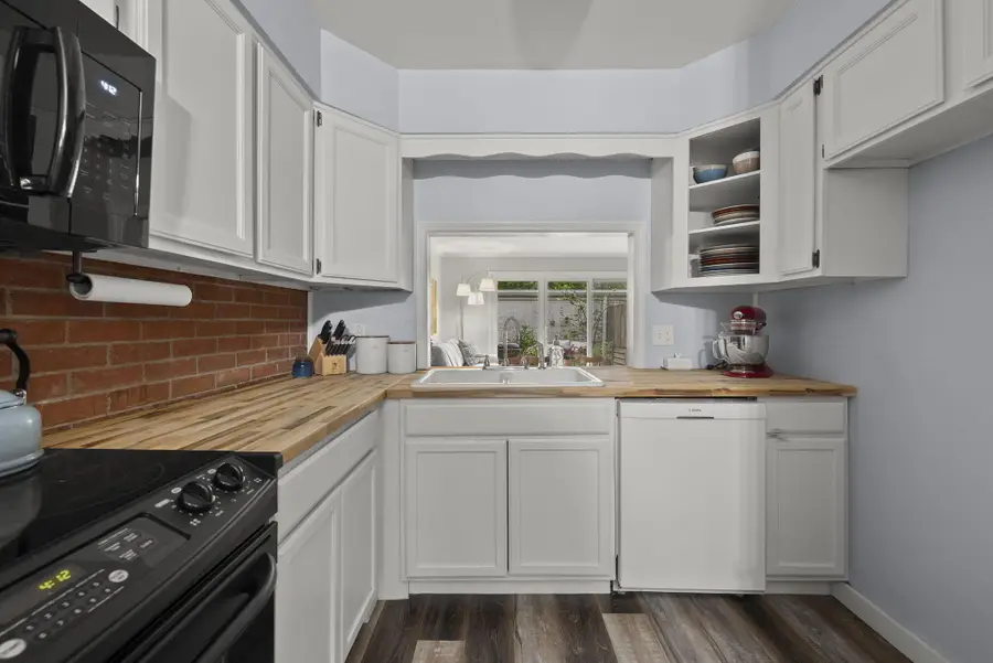 2866 Chateau Circle, Columbus, OH 43221 - #3