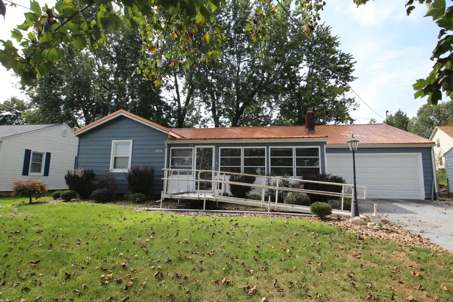 866 Lakeshore Drive W, Hebron, OH 43025 - #2
