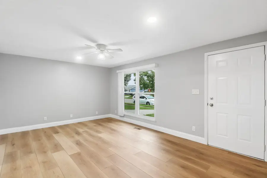 450 Amesbury Drive, Gahanna, OH 43230 - #3