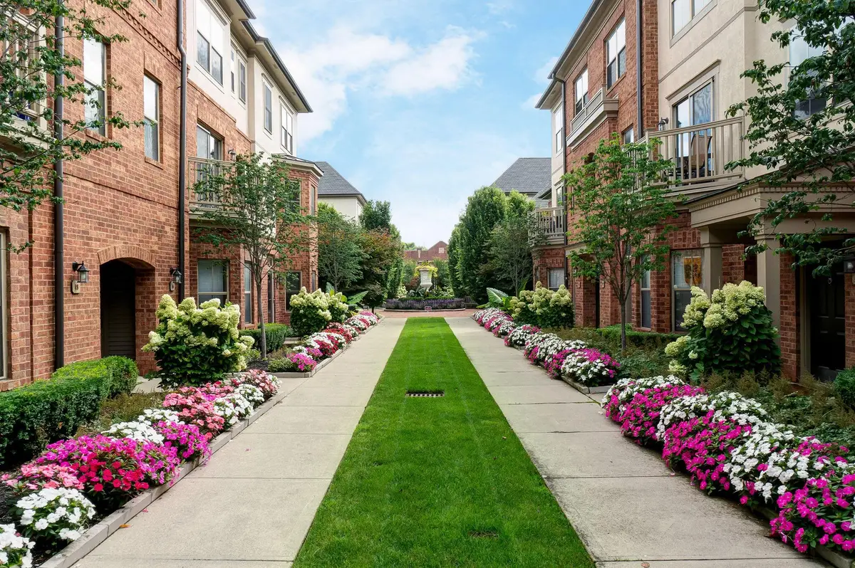 24 W Russell Street, Columbus, OH 43215 - #1