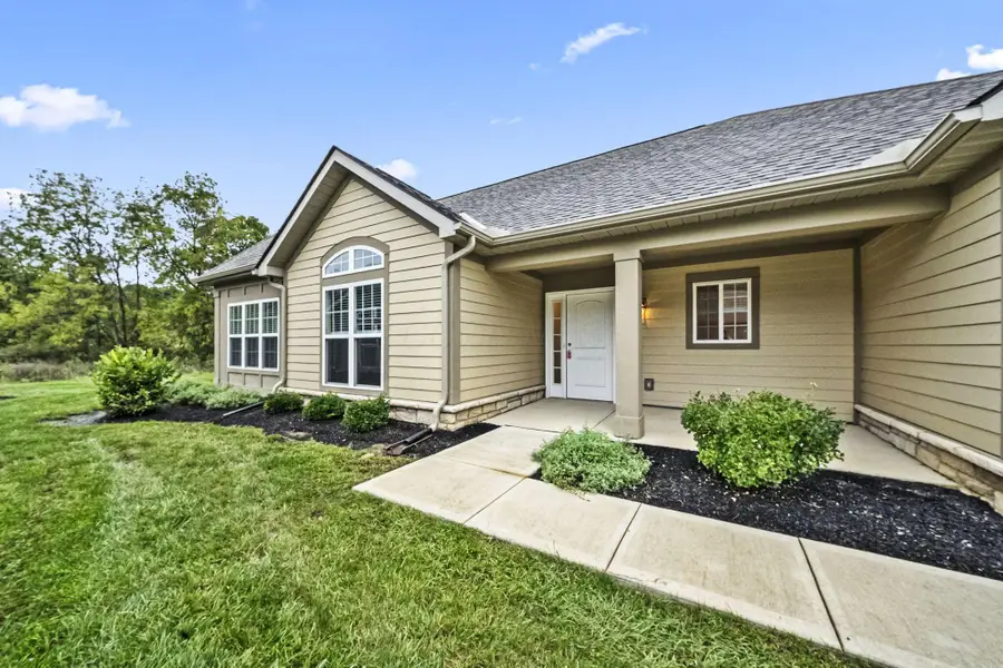 631 Woods Edge Lane, Newark, OH 43055 - #2