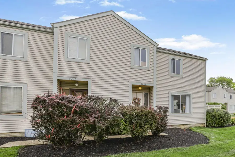 5233 Captains Court, Columbus, OH 43220 - #3