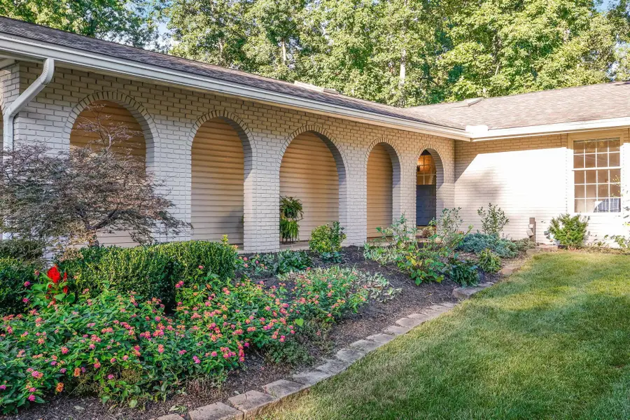 1594 Oakview Drive, Columbus, OH 43235 - #2