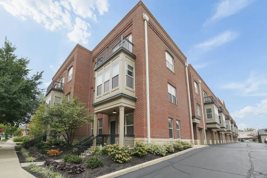 972 Perry Street, Columbus, OH 43215 - #2