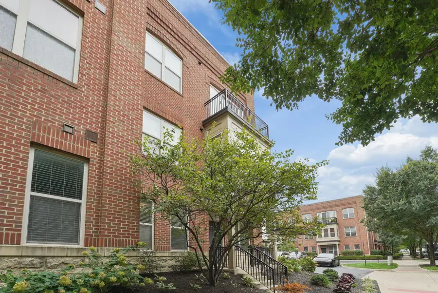 972 Perry Street, Columbus, OH 43215 - #3