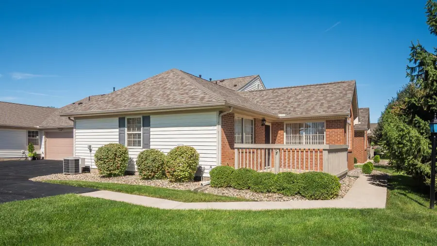 4274 Strattford Circle E, Zanesville, OH 43701 - #2