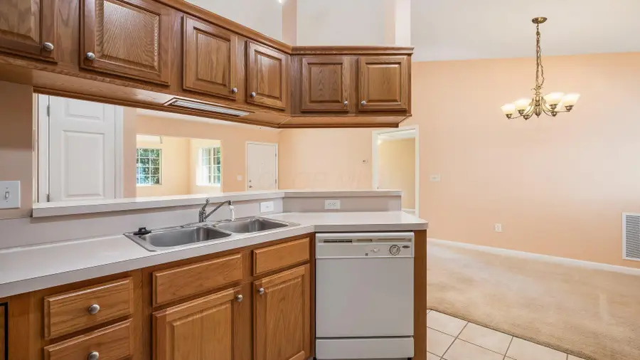 4274 Strattford Circle E, Zanesville, OH 43701 - #3