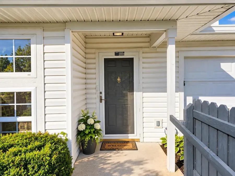 8373 Greyhawk Circle, Columbus, OH 43240 - #3