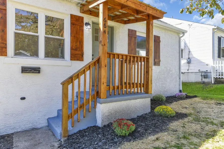 664 Smithfield Avenue, Lancaster, OH 43130 - #2